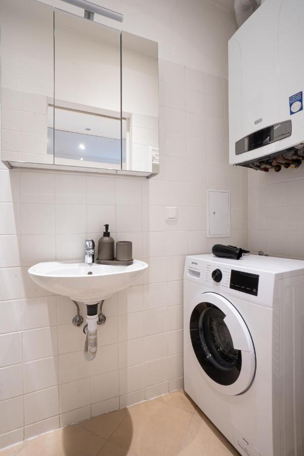 Comfortable, Balcony Apartment - Quick Access To Vienna'S Old Centre المظهر الخارجي الصورة